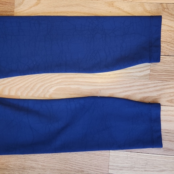 Lululemon Dark Purple/blue Leggings With Black Crackle Design Size 4 Yoga - Picture 12 of 12